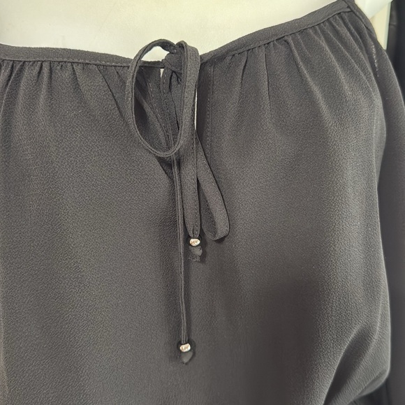 Off the shoulder shorts romper - Picture 4 of 6